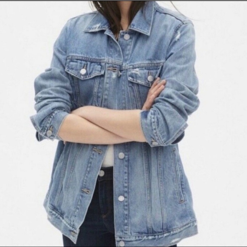 Lucky Brand Long line Trucker slightly distressed jean jacket size M